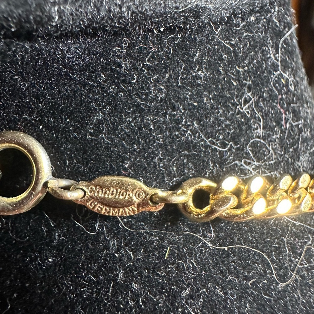 Dior Luxurious Gold Chain Necklace - Picture 3 of 5
